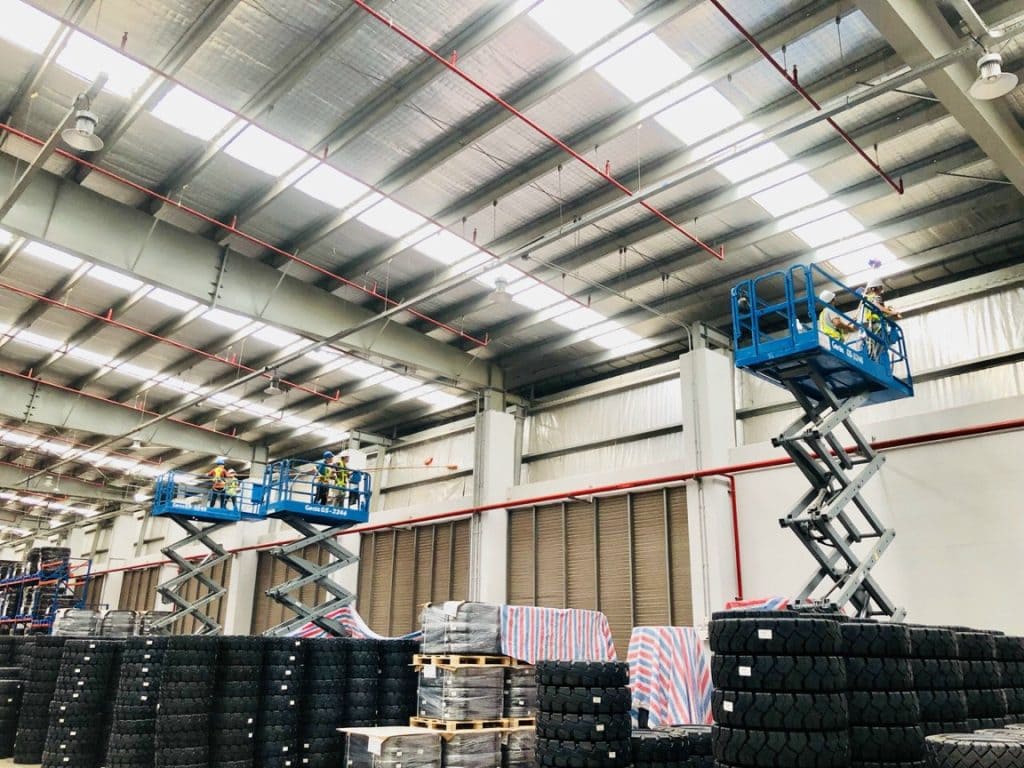 Vệ sinh trần nhà xưởng cao