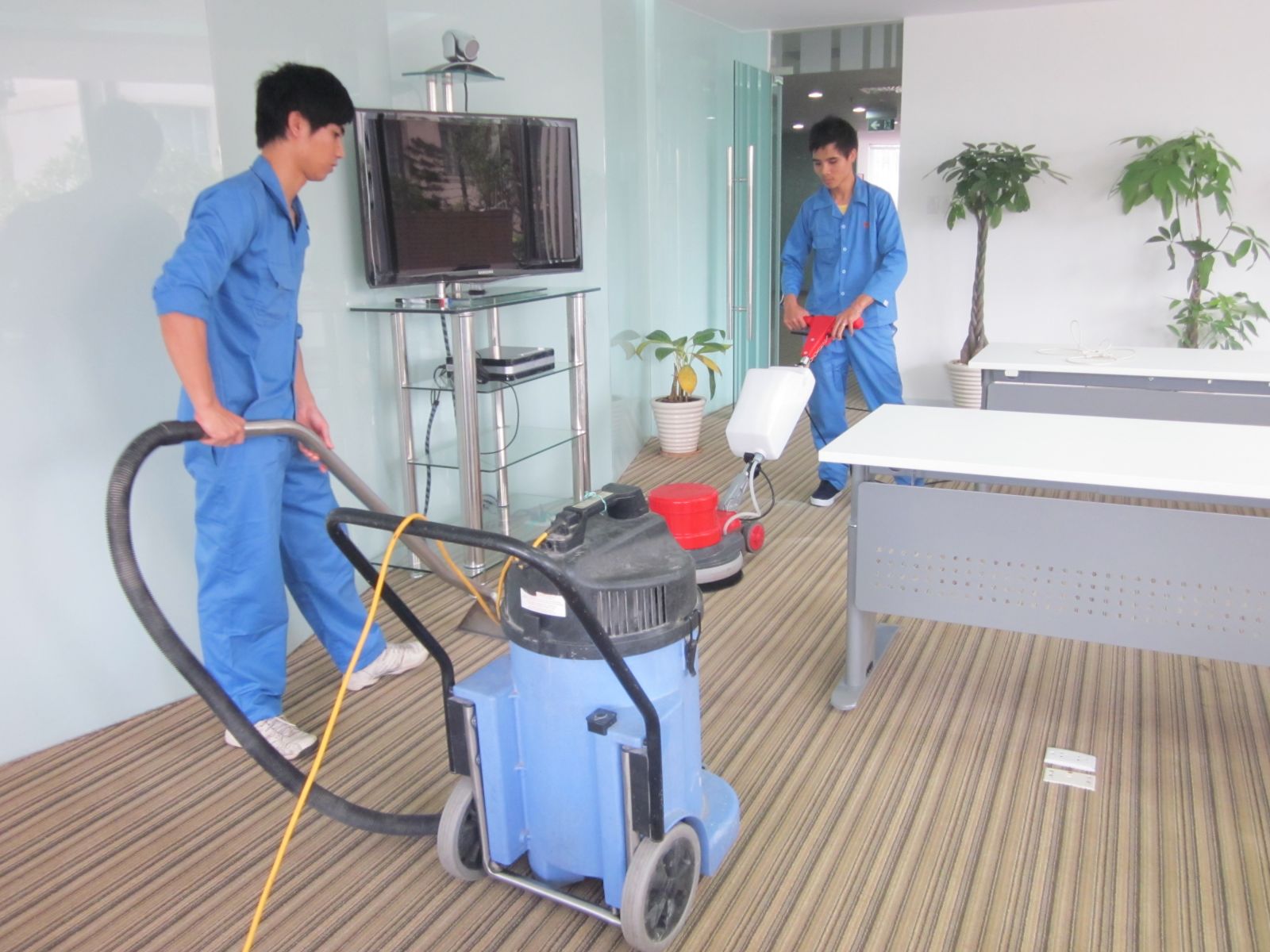 Các dịch vụ vệ sinh công nghiệp tại Hà Nam của DHT Clean
