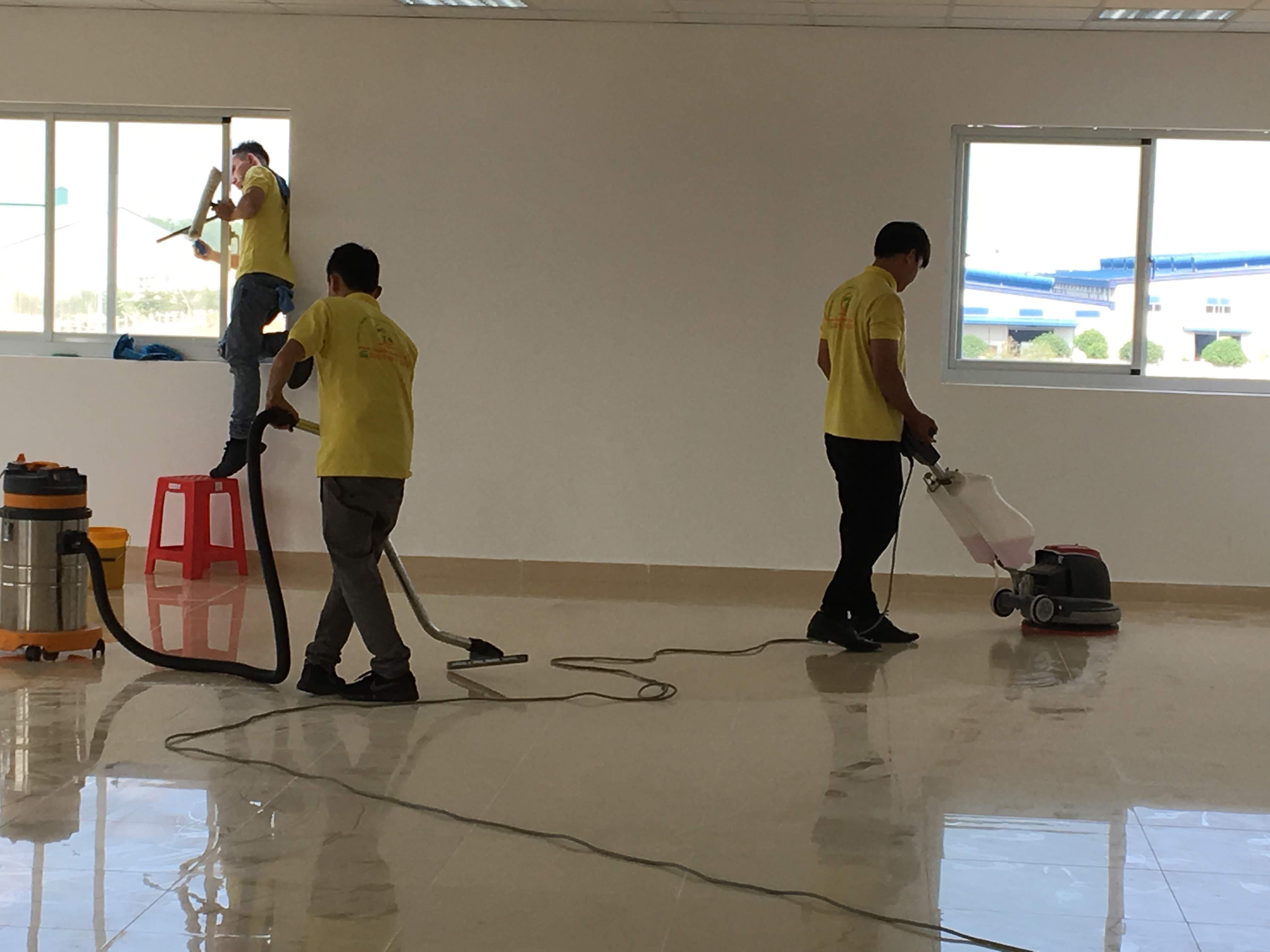 Vệ sinh nhà ở sau xây dựng tại quận Ba Đình.