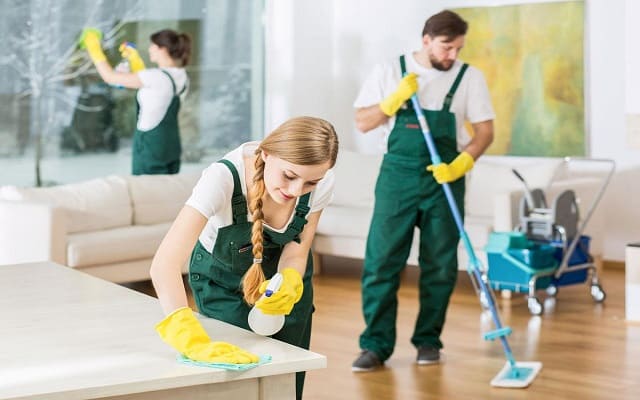 Thuê dịch vụ vệ sinh có đắt không?