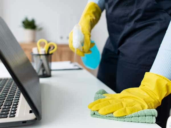 Vì sao nên chọn dịch vụ vệ sinh văn phòng giá rẻ của DHT CLEAN?